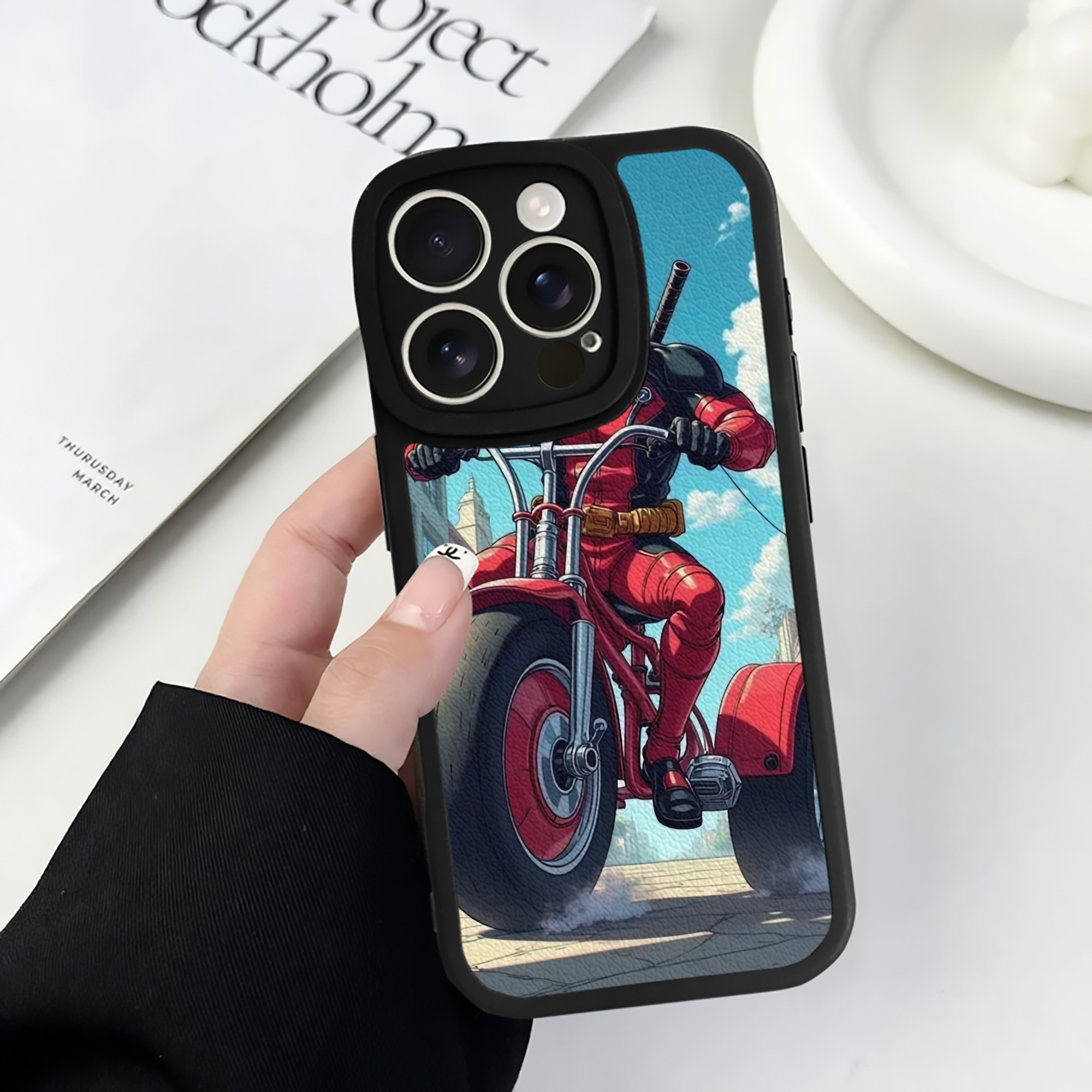 （画像用） Deadpool デッドプール 【iPhone 16シリーズ対応】シリコンスマホケース（レザー調） 材質：シリコン